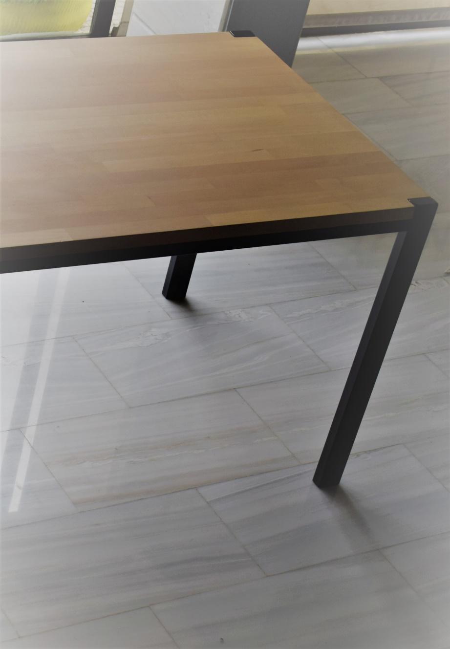   Natura dinning  table 